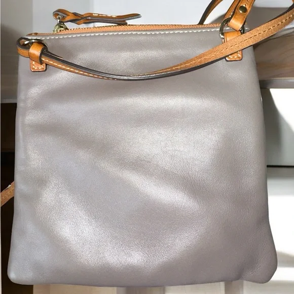 DOONEY & BOURKE Penrose Triple Zip Crossbody Leather Crossbody Bag EUC - Picture 2 of 6